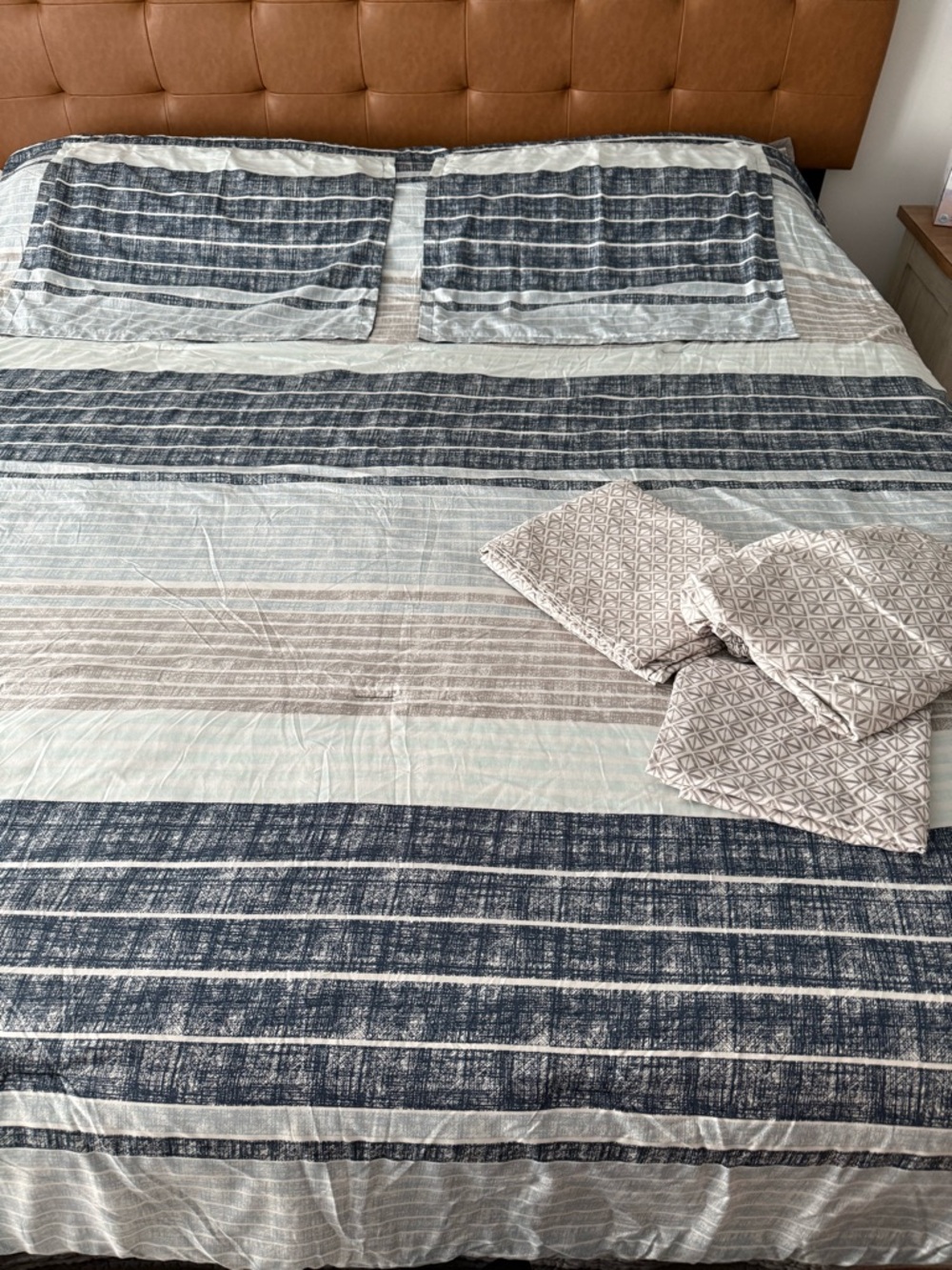 Expressions Striped Navy and Cream Bedspread & Sheets
Reversible